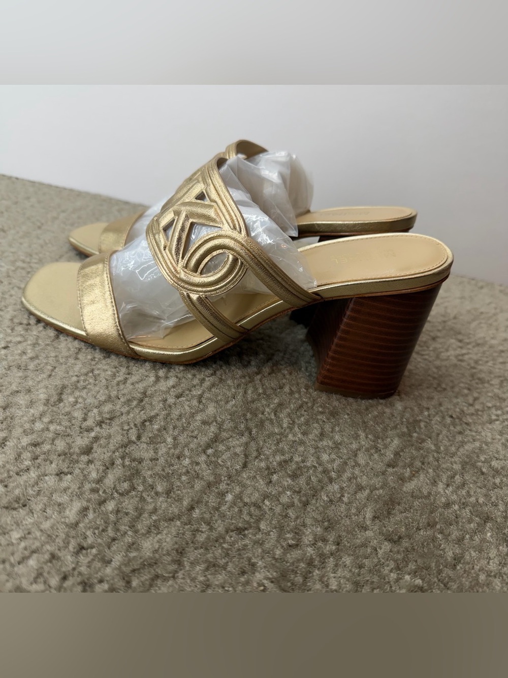 Michael Kors Alma Block Heel Mid leather pale GOLD Sandal 8 - Picture 2 of 6